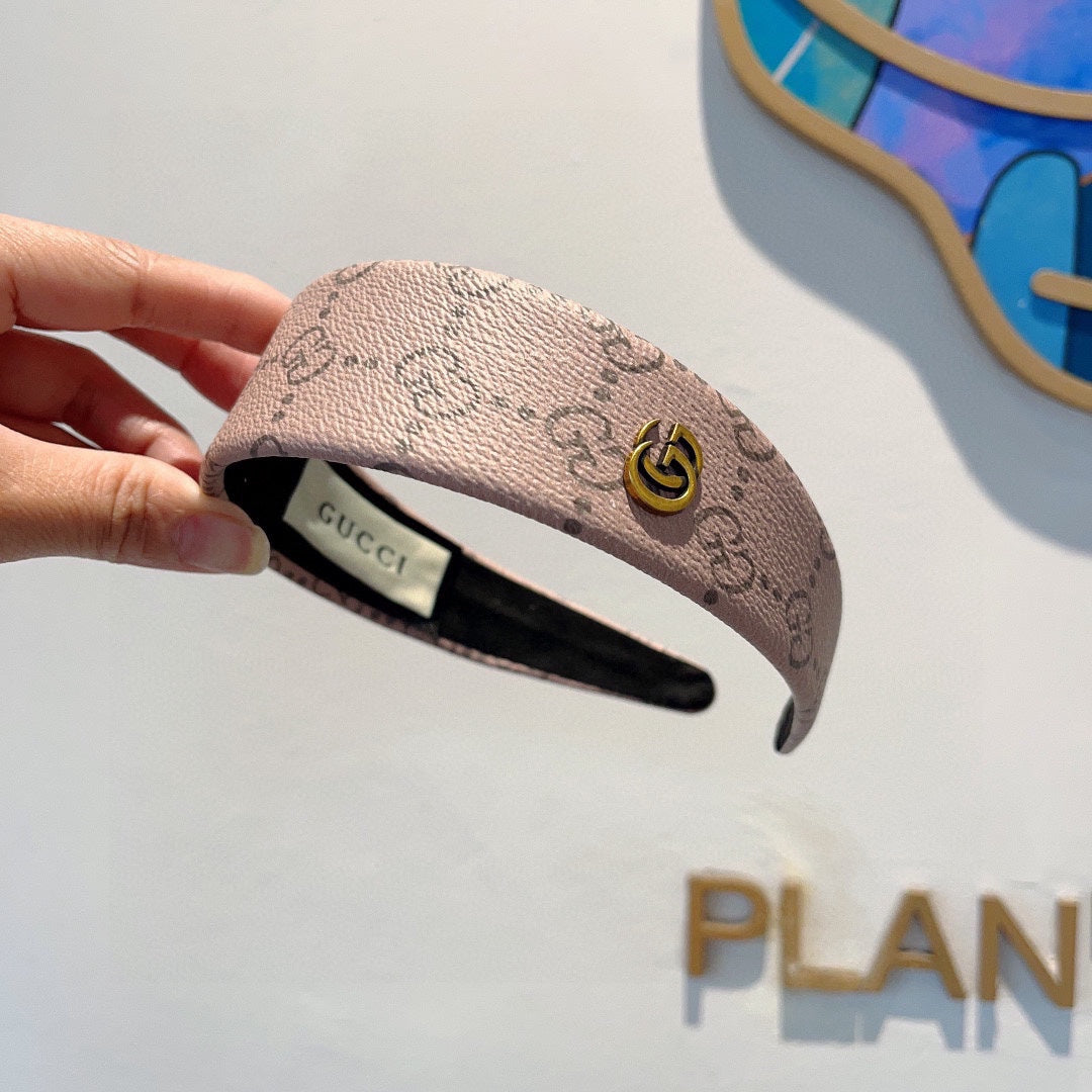 DIADEMA DE PIEL DE CORDERO CON ESTAMPADO DE MONOGRAMA ROSA RUBORIZADO 329329