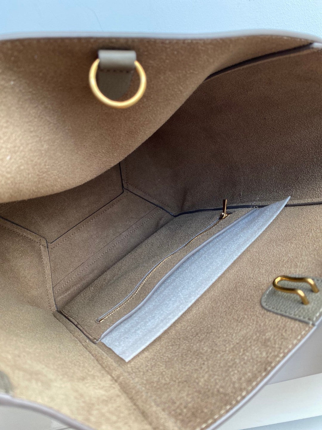 SAC SEAU SANGLE SEAU 33 EN CUIR DE VEAU MARRON CACAHUÈTE