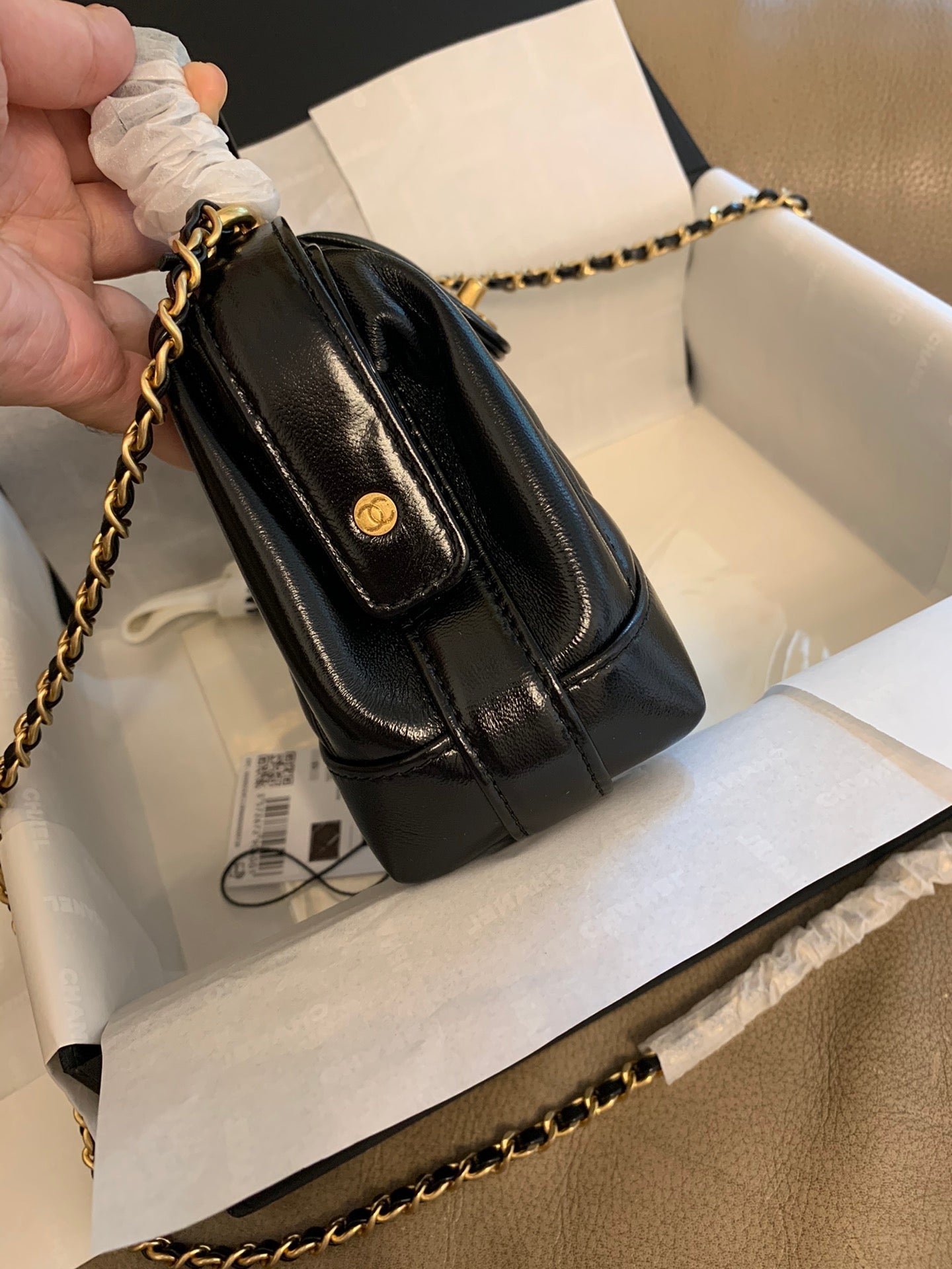 CC 24A Mini bolso de mano de 18 cm con asa superior de piel de cordero negra