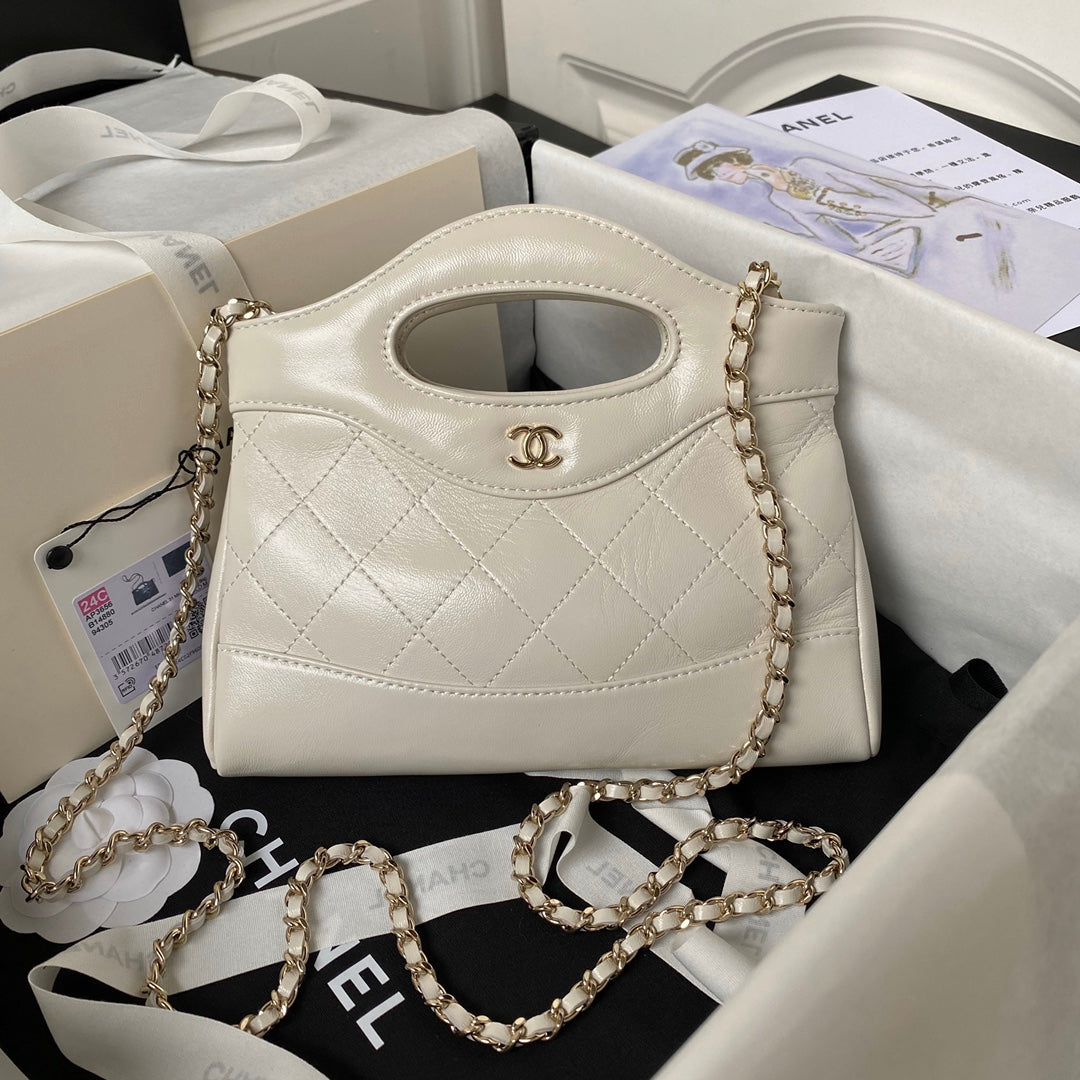 Bolsa de compras nano cc 24s31 de 17,5 cm, piel de cordero color crema y herrajes dorados