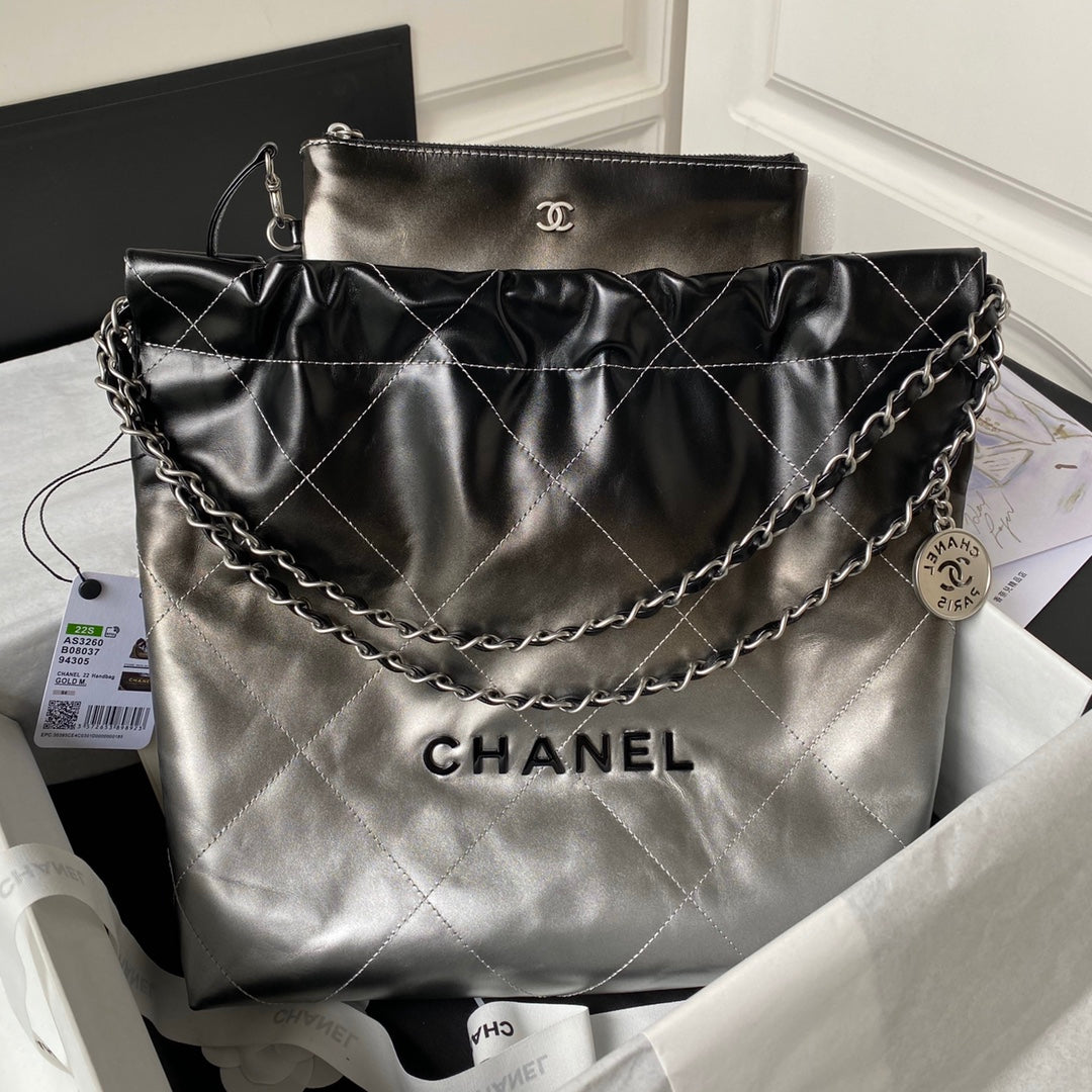 Bolso hobo CC 22 de 35 cm, piel de cordero negra y plateada, herrajes plateados