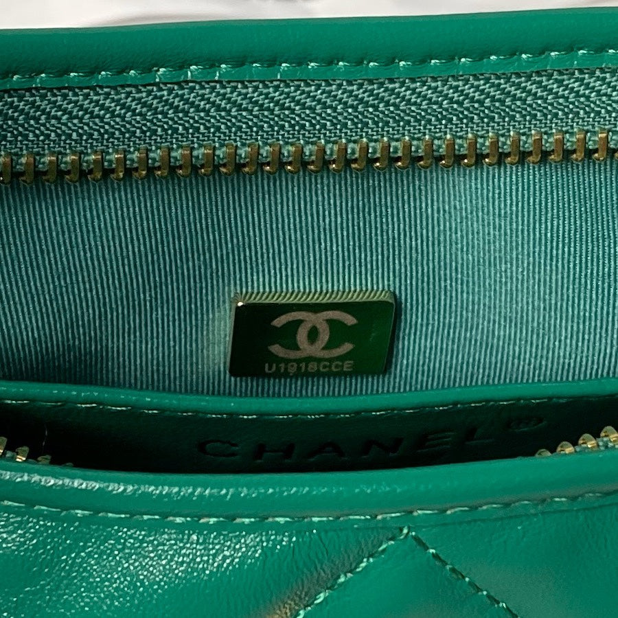 Bolso hobo 24a de 23 cm de piel de becerro verde con herrajes dorados