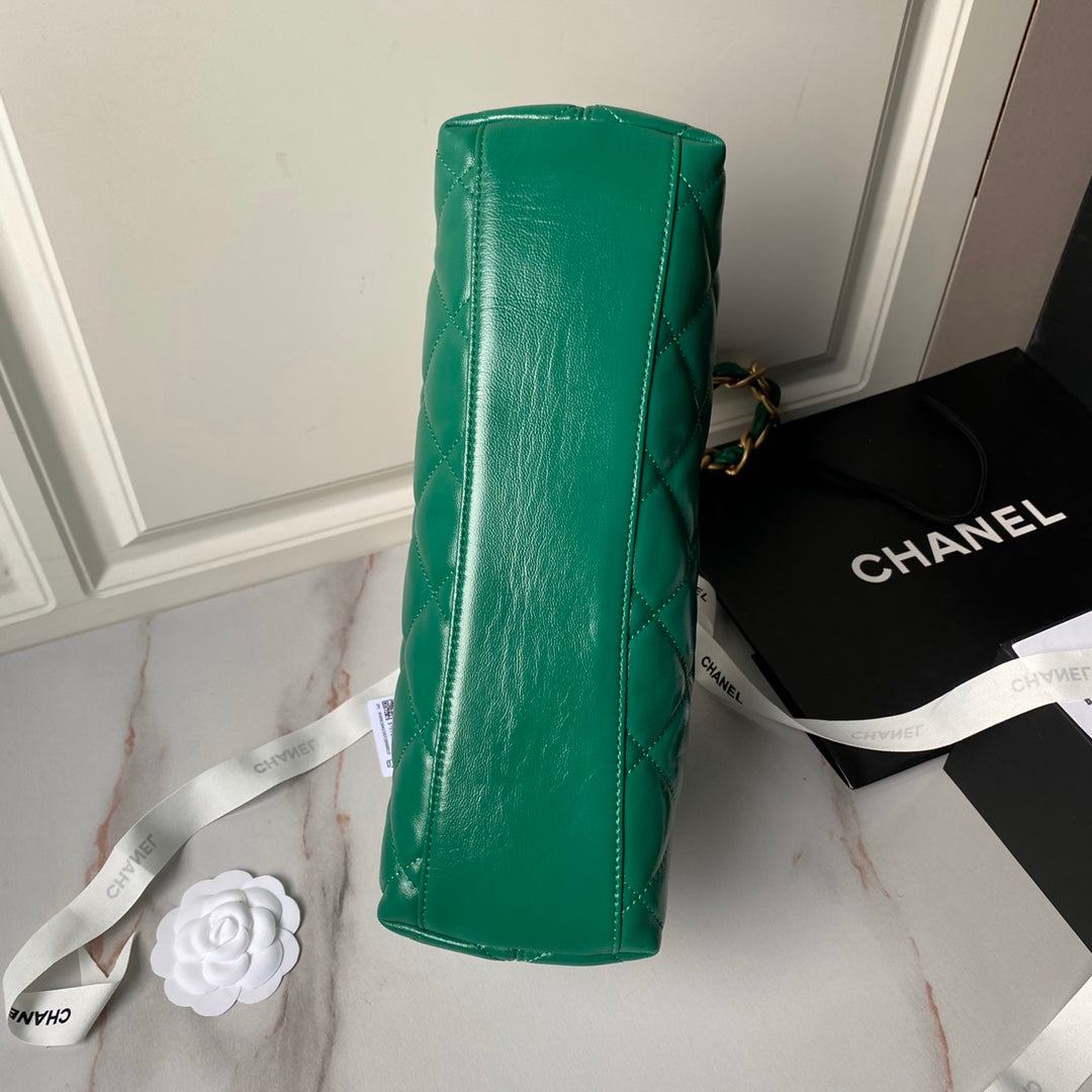 Bolso hobo 24a de 38 cm de piel de becerro verde con herrajes dorados