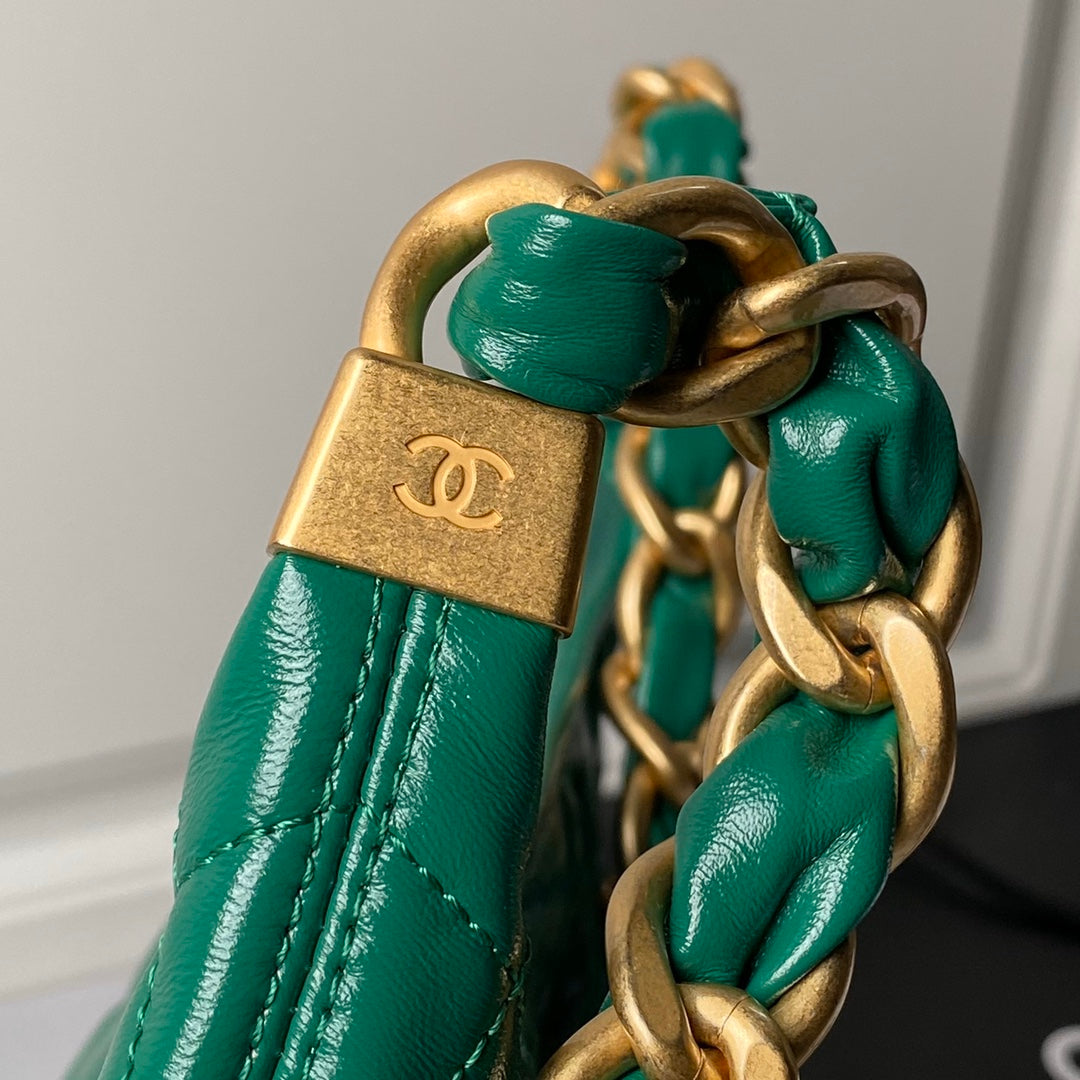 Bolso hobo 24a de 38 cm de piel de becerro verde con herrajes dorados