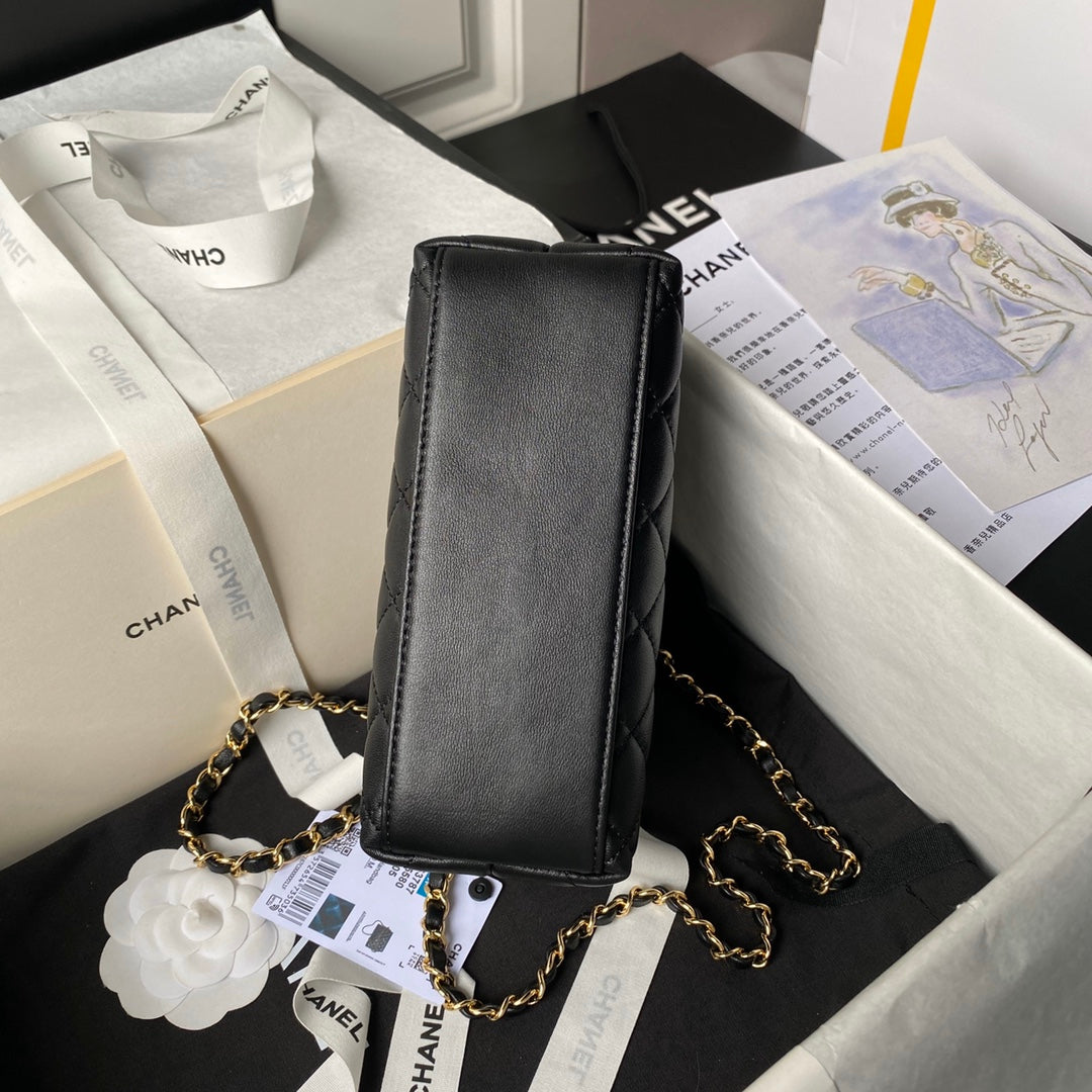 Pochette 24p avec chaîne 19cm en cuir d'agneau noir