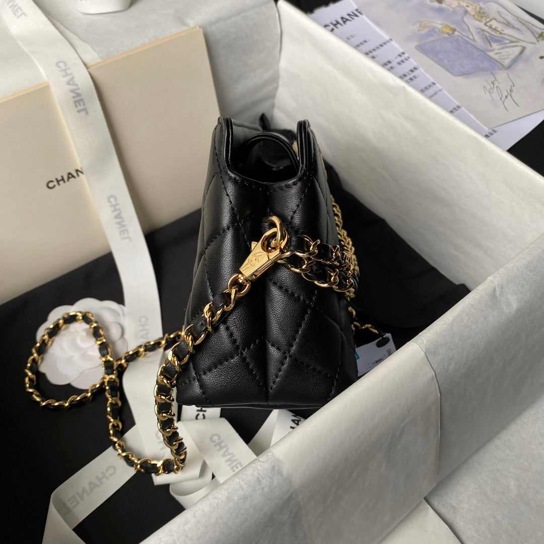 Pochette 24p avec chaîne 19cm en cuir d'agneau noir