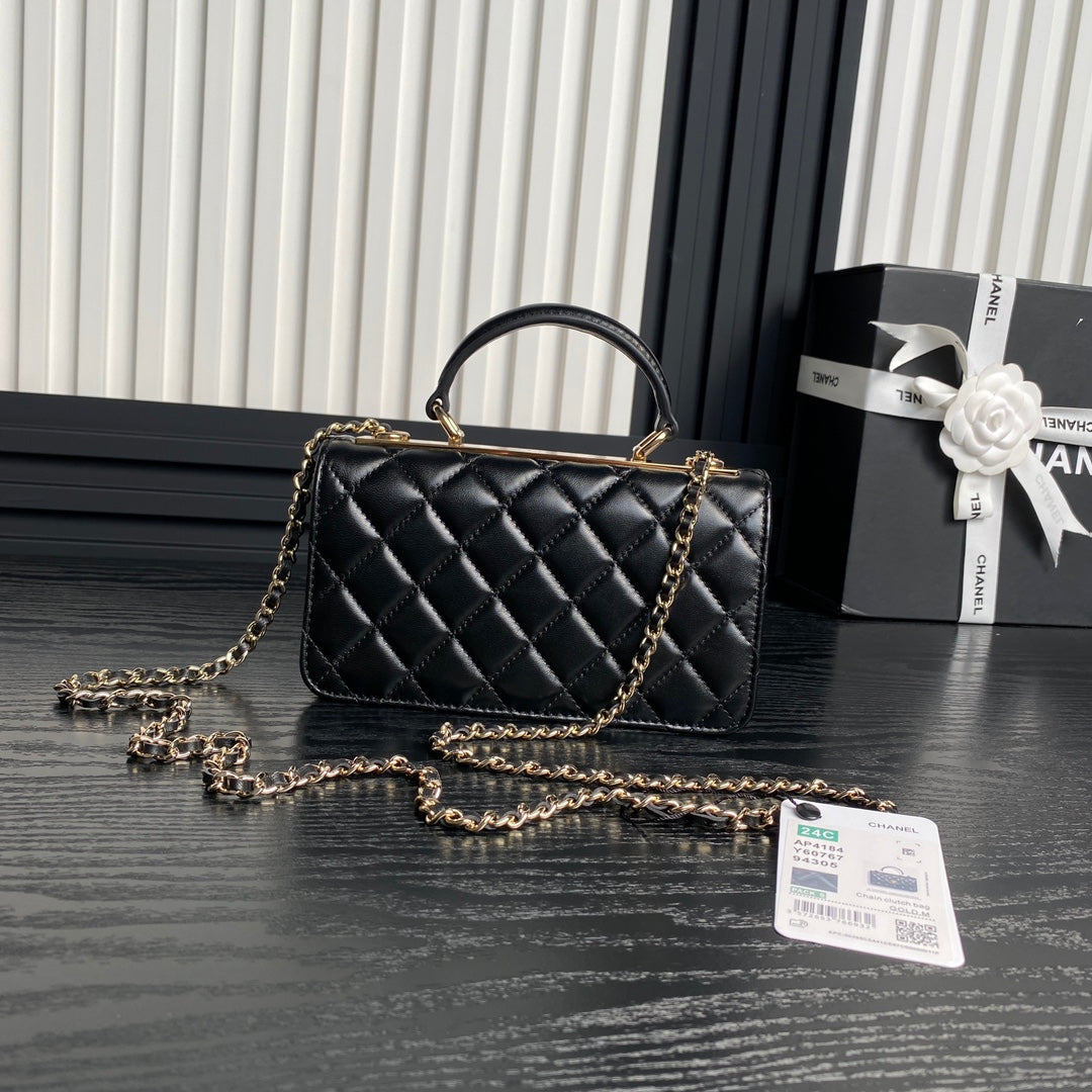 Bolso de moda CC 24B de 18,5 cm con piel de cordero negra y herrajes dorados