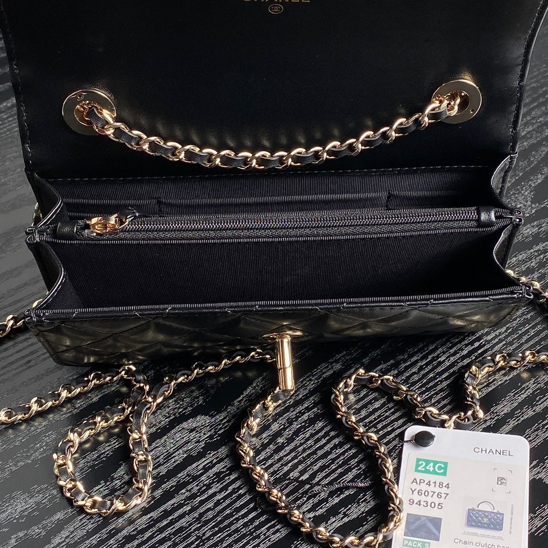 Bolso de moda CC 24B de 18,5 cm con piel de cordero negra y herrajes dorados