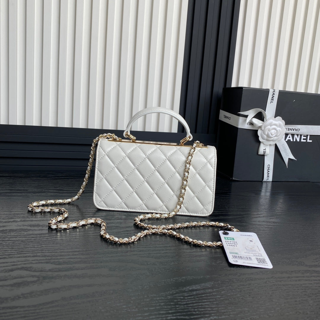 Bolso de moda CC 24B de 18,5 cm, piel de cordero blanca y herrajes dorados