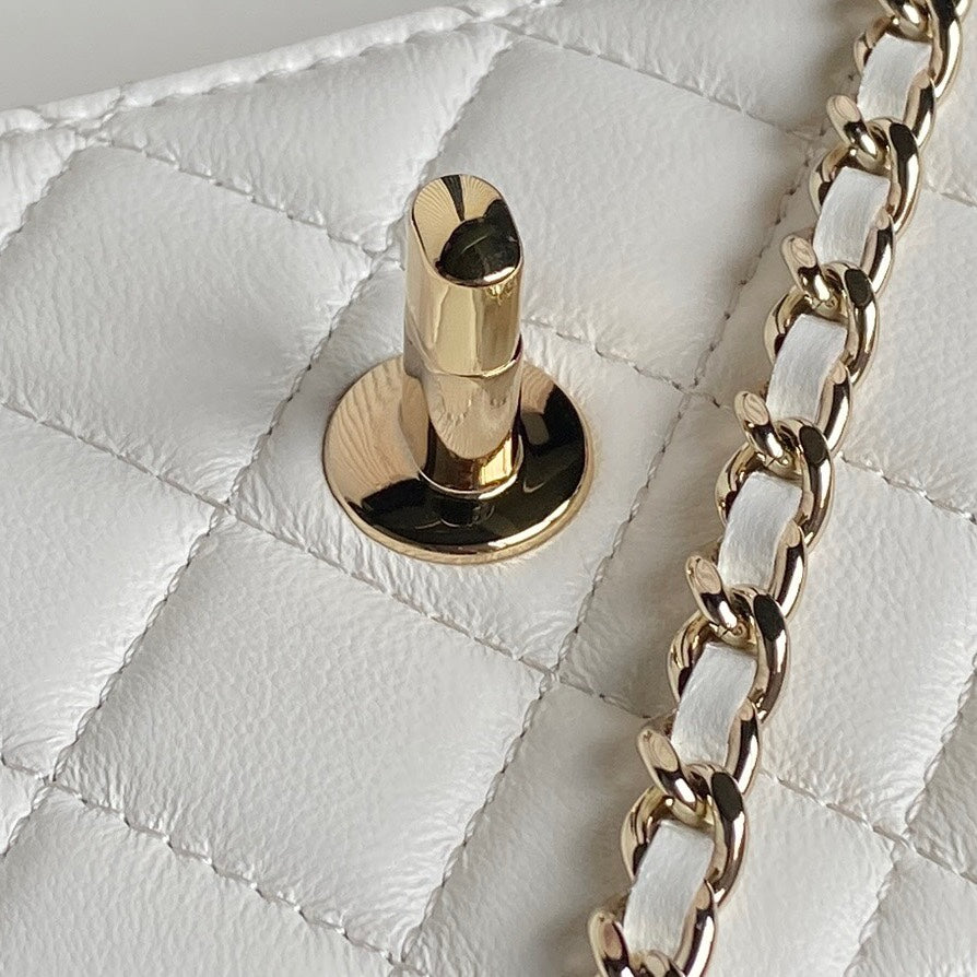 Bolso de moda CC 24B de 18,5 cm, piel de cordero blanca y herrajes dorados