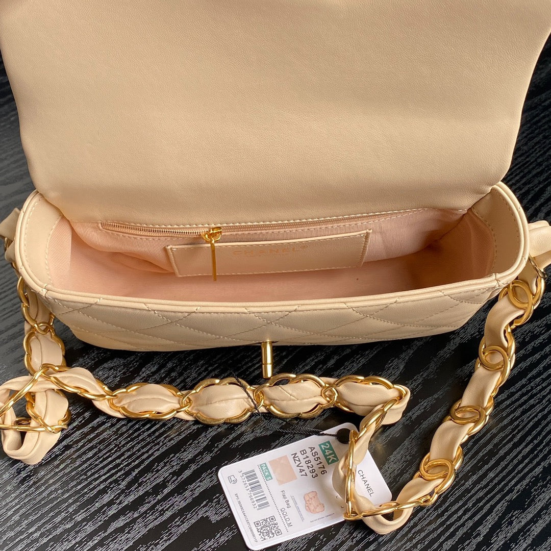 Bolso mini con solapa CC 24K de 21 cm, piel de cordero beige, herrajes dorados