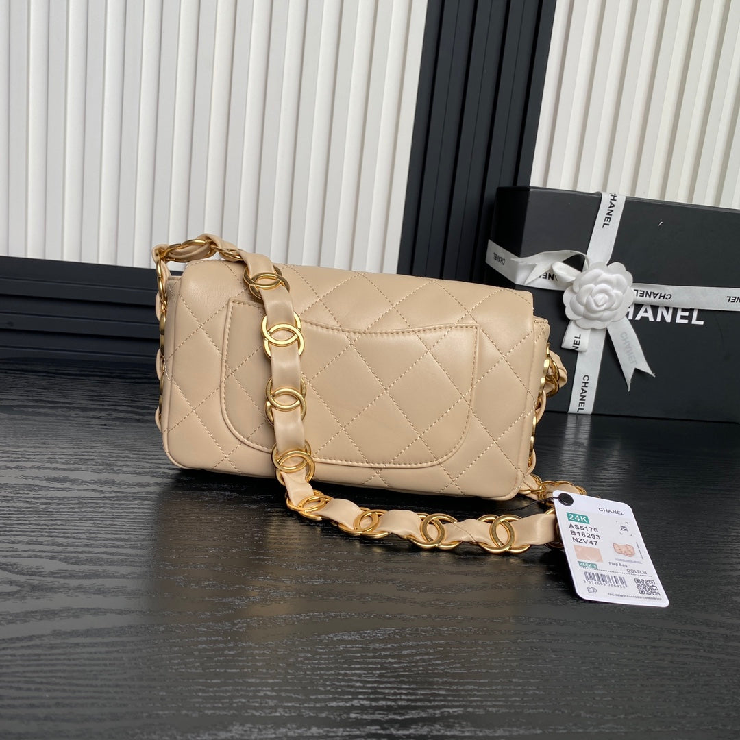 Bolso mini con solapa CC 24K de 21 cm, piel de cordero beige, herrajes dorados