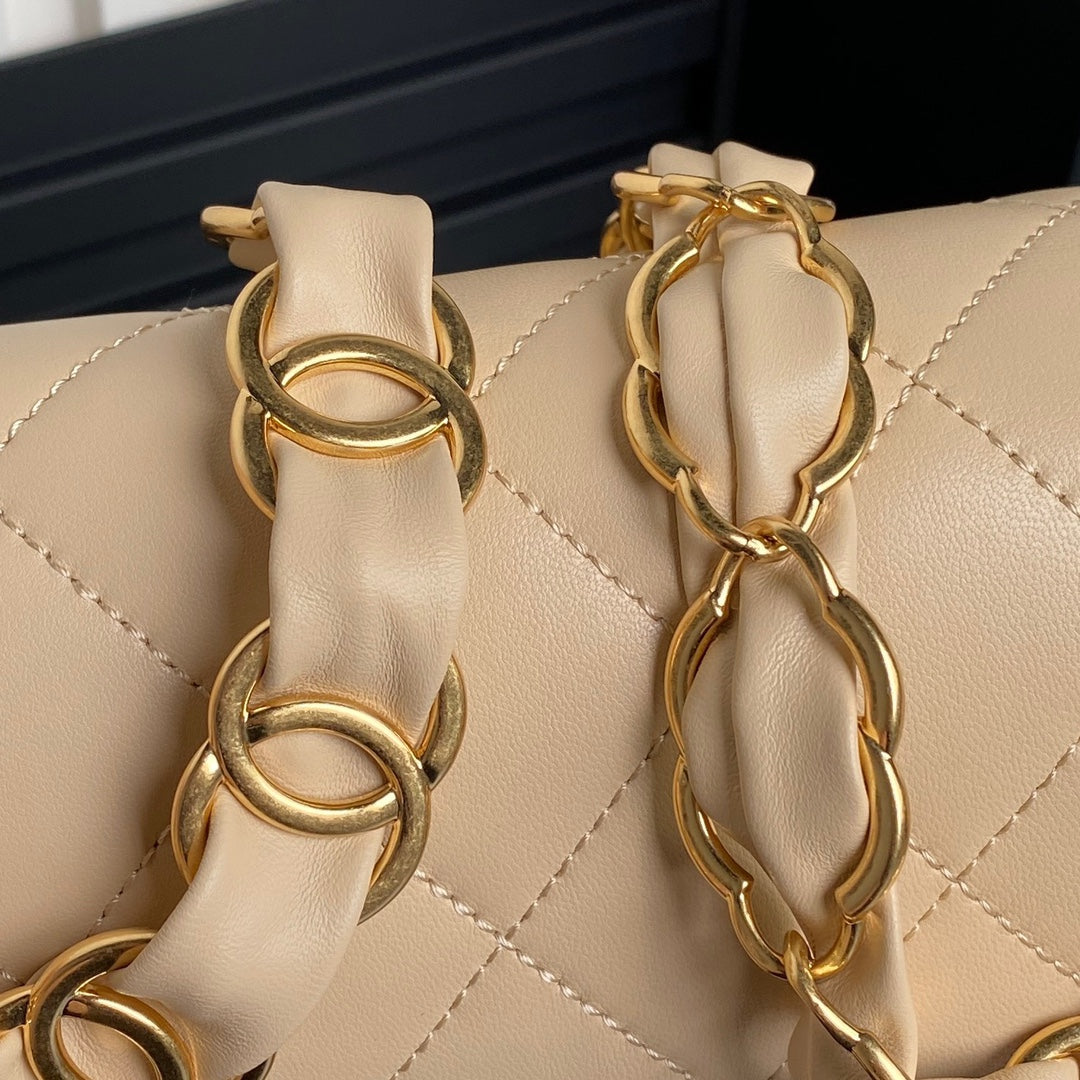 Bolso mini con solapa CC 24K de 21 cm, piel de cordero beige, herrajes dorados