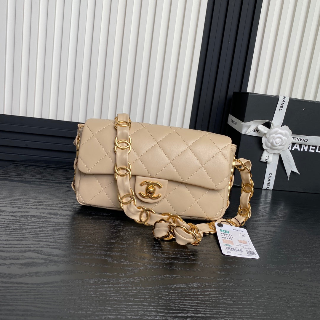 Bolso mini con solapa CC 24K de 21 cm, piel de cordero beige, herrajes dorados