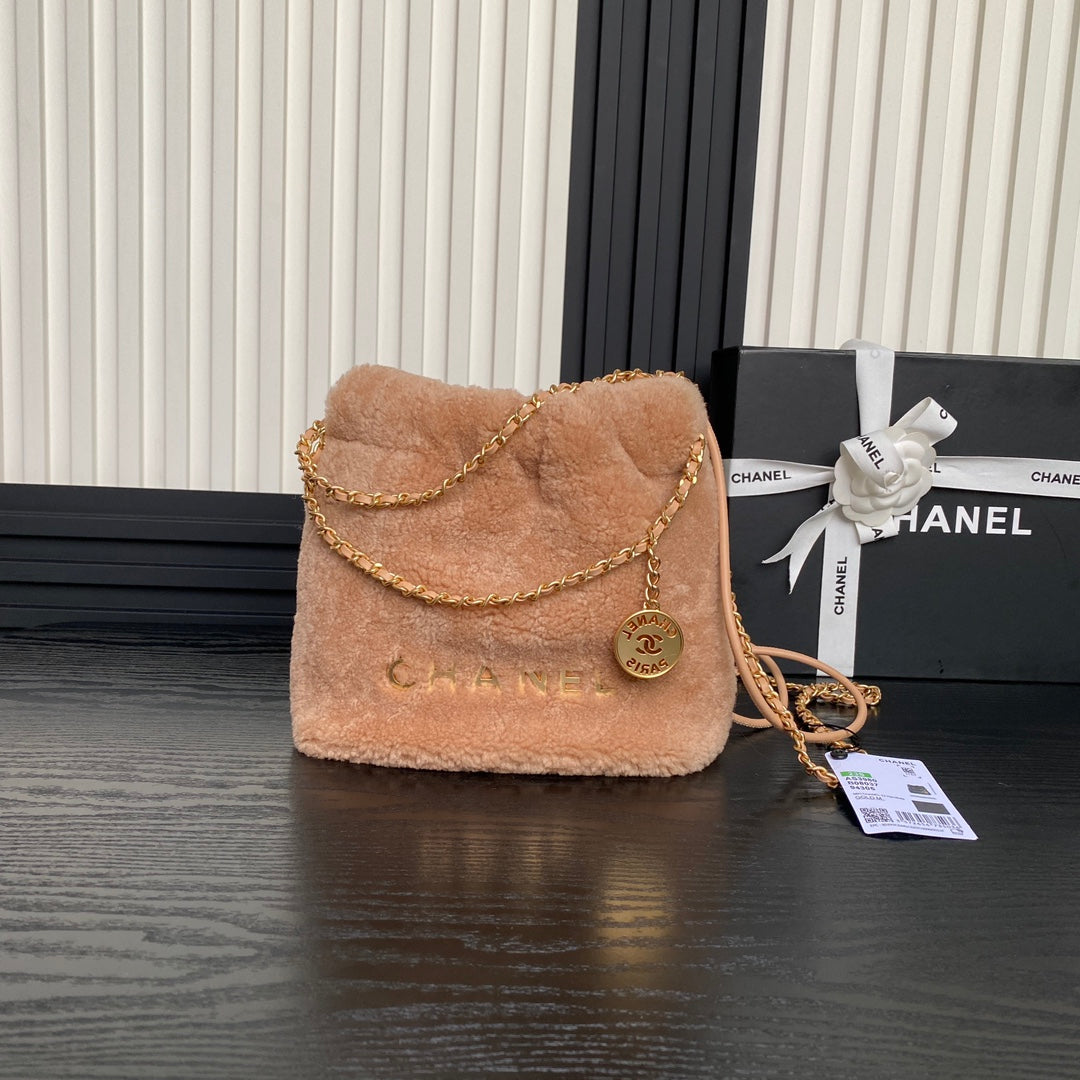Bolso Hobo 22 CC 24K de 20 cm de piel de lana marrón