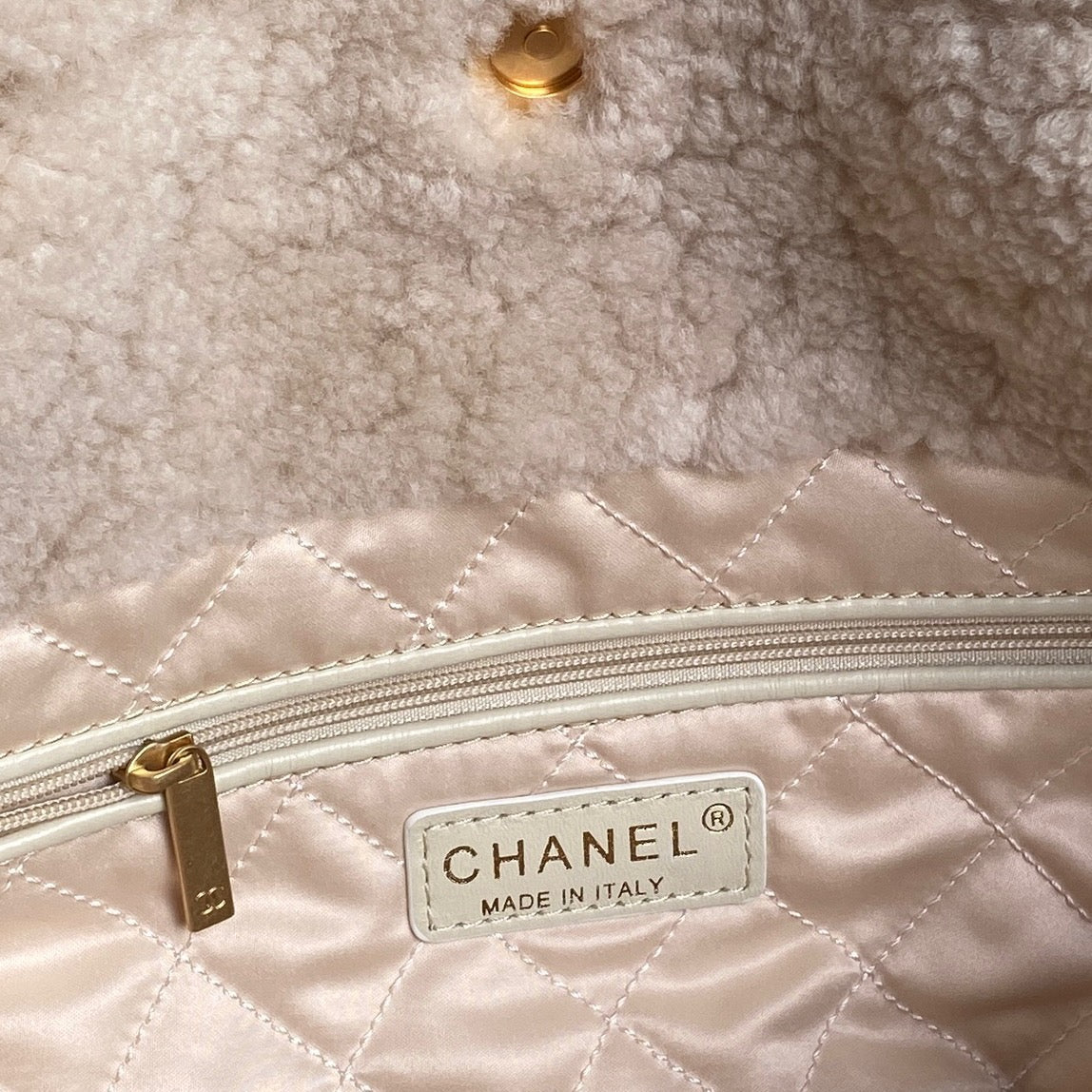 Bolso Hobo 22 CC 24K de 35 cm de lana beige