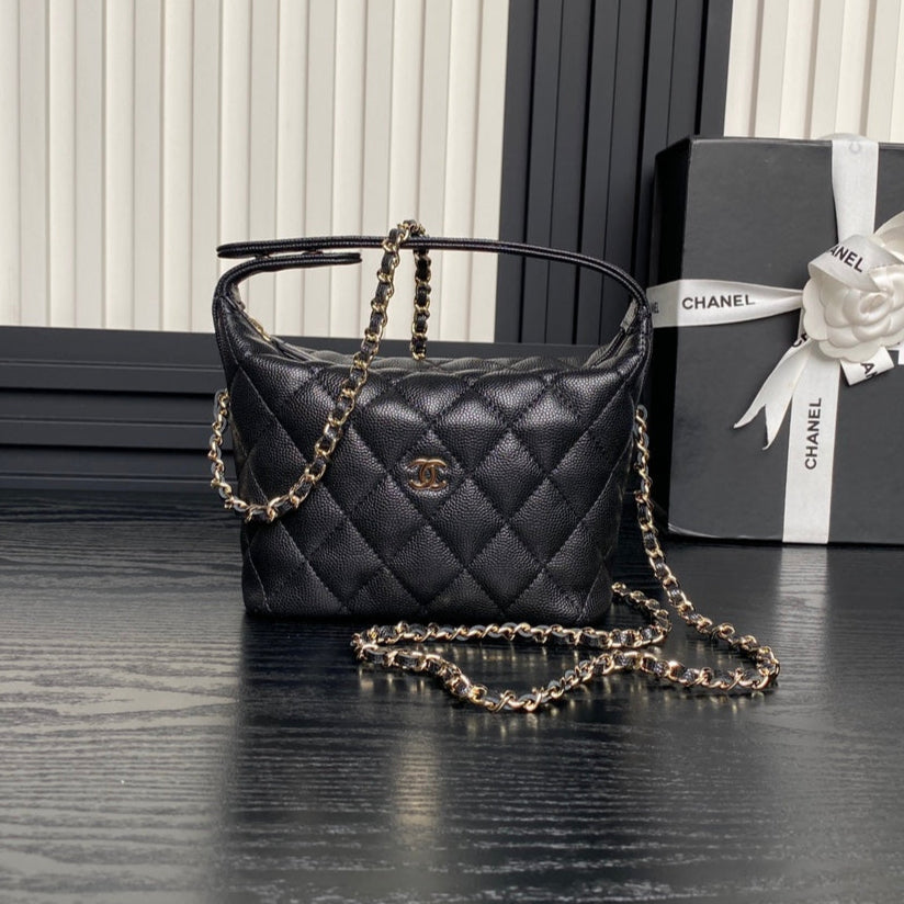 Bolso Hobo CC 25C de 21,5 cm con asa superior en piel de becerro granulada negra
