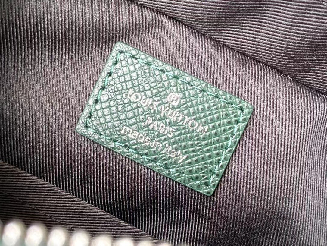 ?AVENUE MESSENGER 22 EN PIEL DE BECERRO VERDE BOSQUE