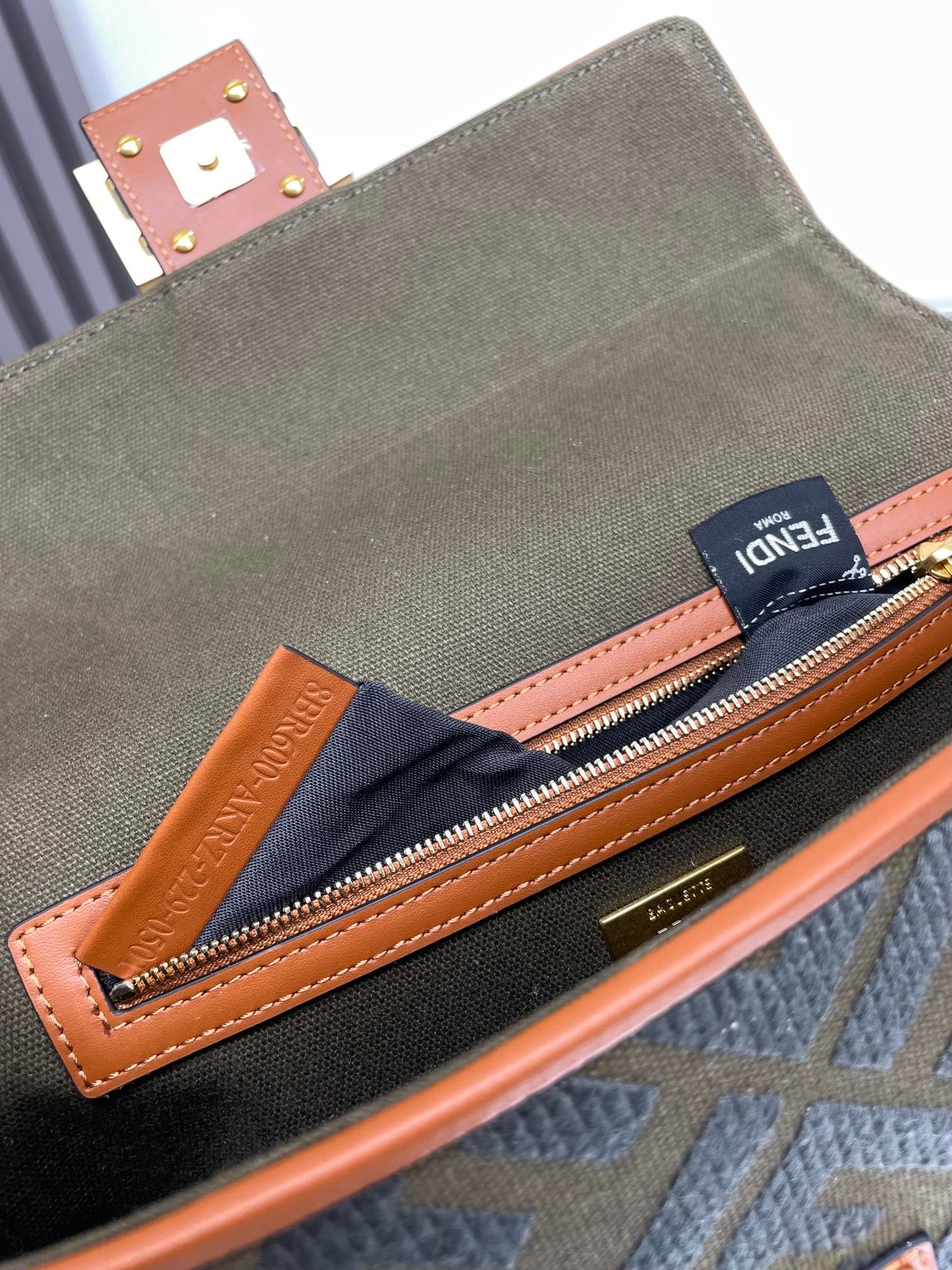 Bolso Fend Baguette de lona verde 27 con bordado FF Ghw