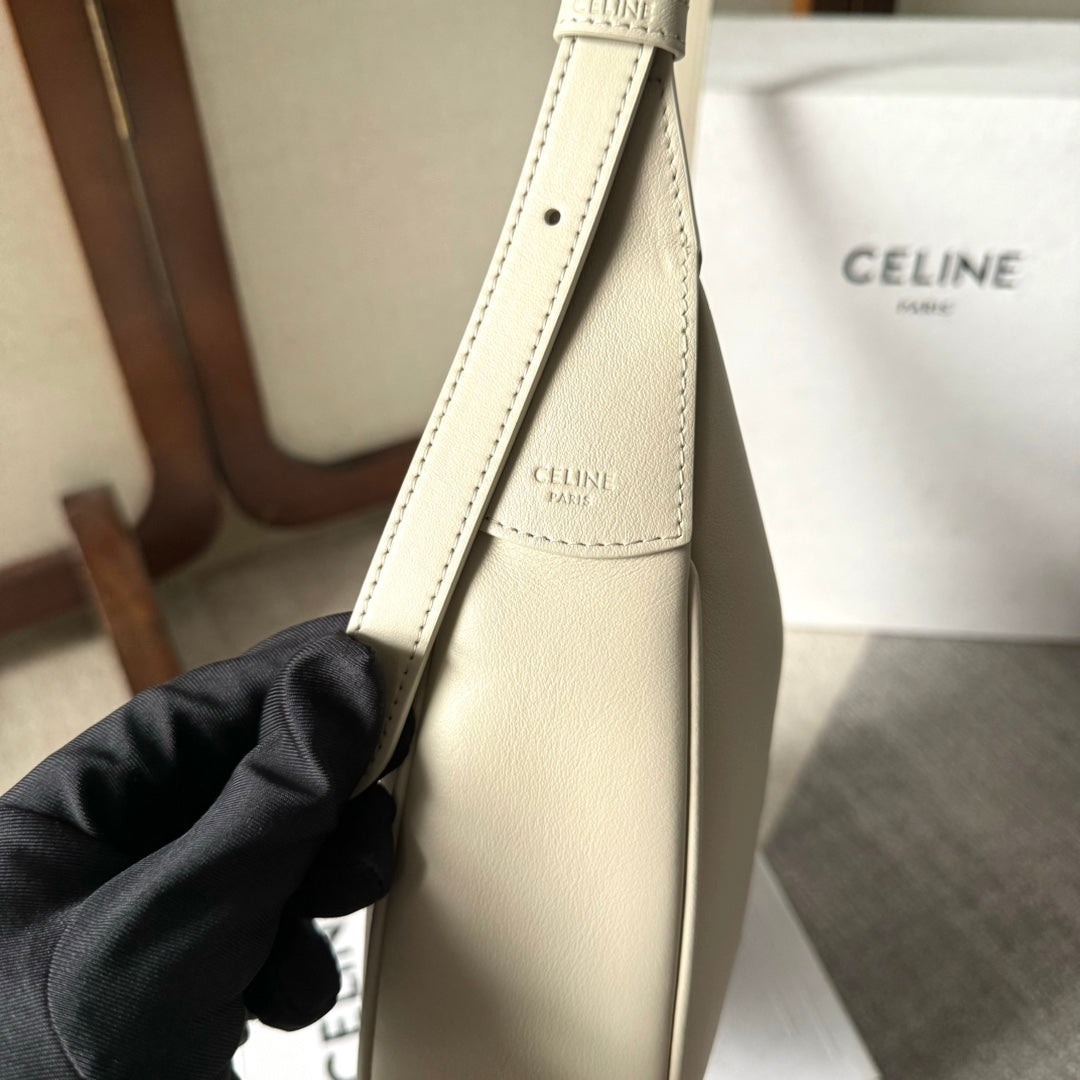 SMALL HELO?SE BAG CUIR 22 IN WHITE CALFSKIN EMBOSSED LOGO