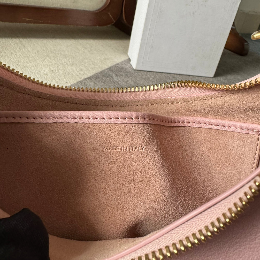 BOLSO MEDIANO AVA TRIOMPHE 23 EN PIEL DE BECERRO LISA ROSA CLARO CON HERRAJES DORADOS