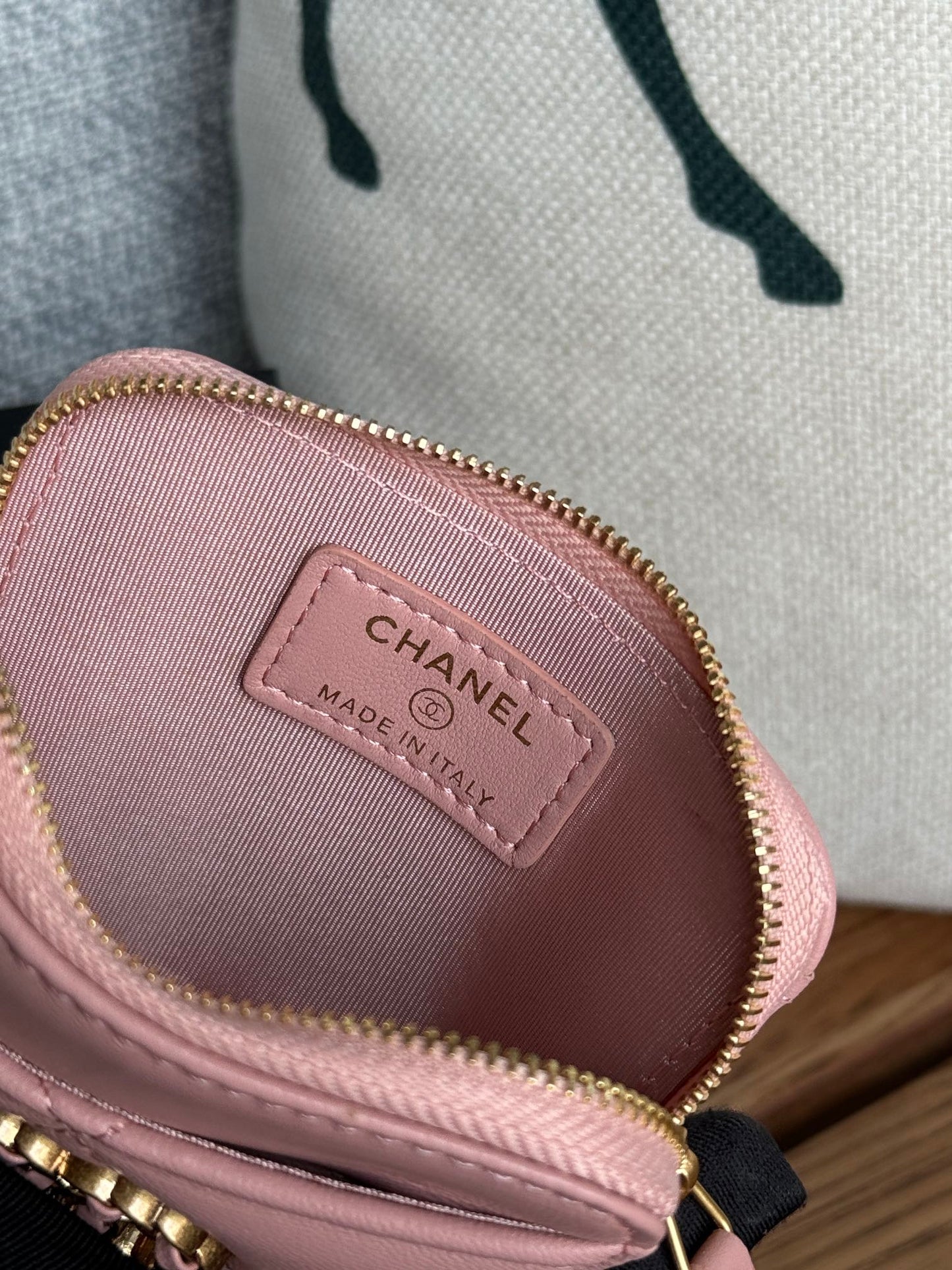 Monedero con cremallera CC 19 de 11 cm, piel de cordero rosa y herrajes dorados