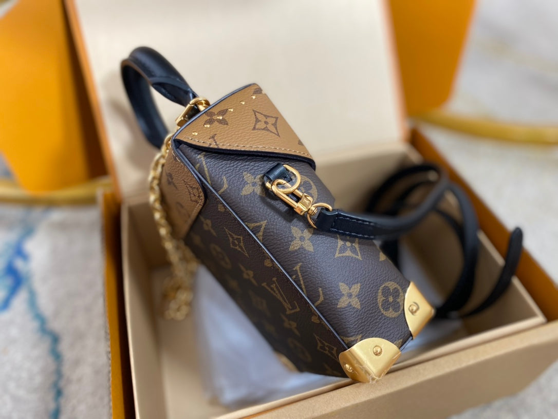 SAC POUR APPAREIL PHOTO 17 EN TOILE MARRON MONOGRAMME ET MONOGRAMME INVERSE