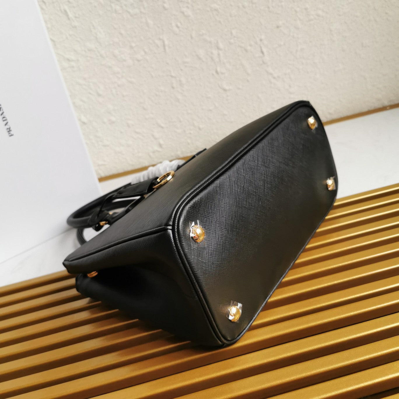 BOLSO PRA GALLERIA 28 DE PIEL SAFFIANO NEGRA