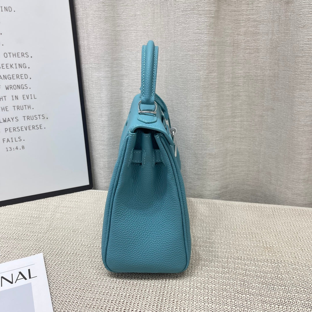 Bolso HM Kelly Retourne de 25 cm con piel de Togo turquesa y herrajes plateados
