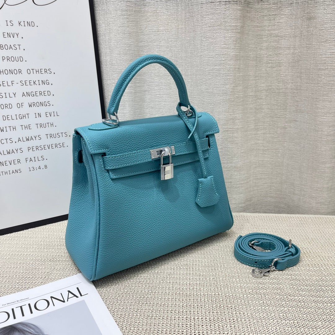 Bolso HM Kelly Retourne de 25 cm con piel de Togo turquesa y herrajes plateados