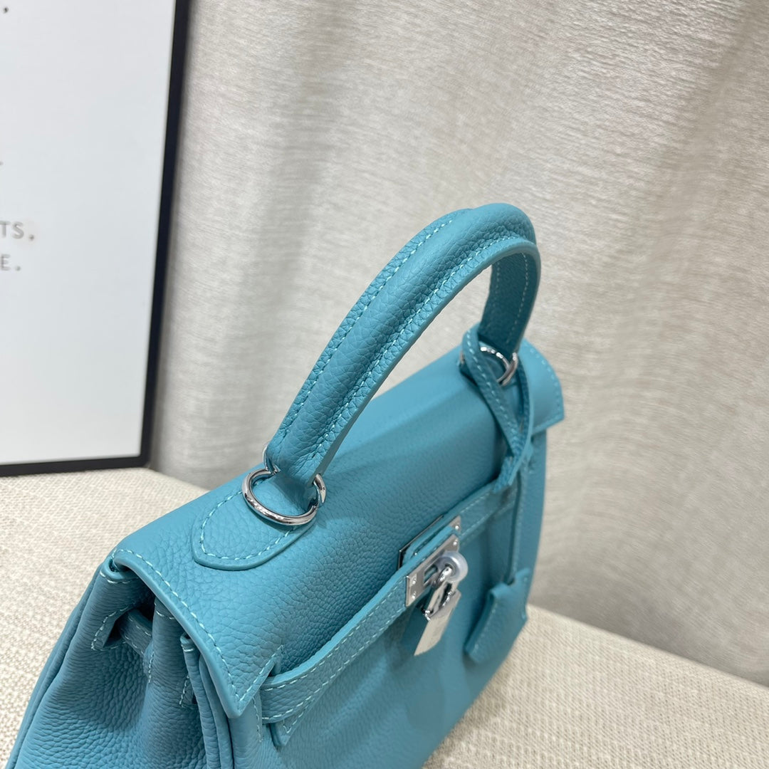 Bolso HM Kelly Retourne de 25 cm con piel de Togo turquesa y herrajes plateados