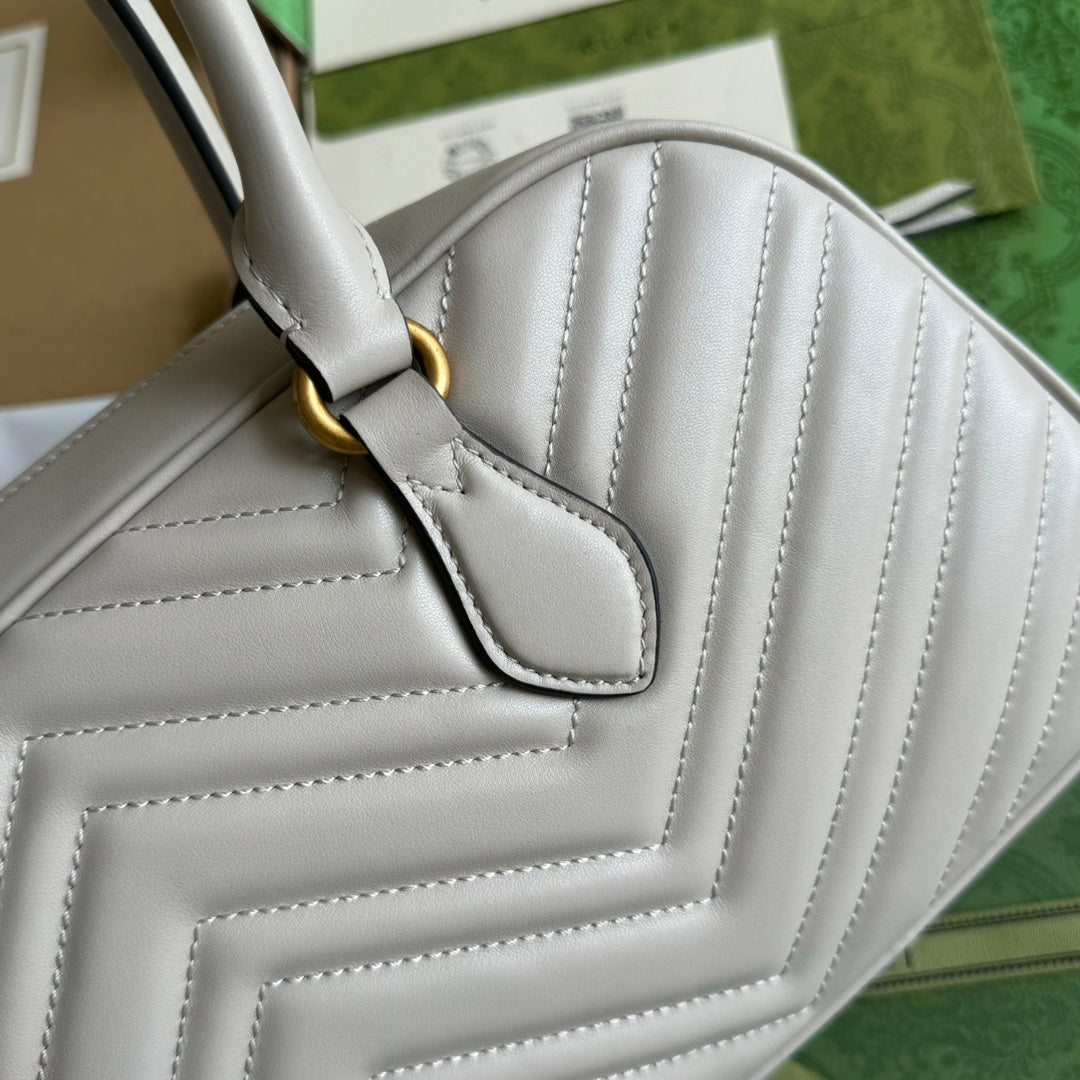 Bolso mediano GG Marmont con asa superior, 35 cm, piel de becerro color crema, herrajes dorados