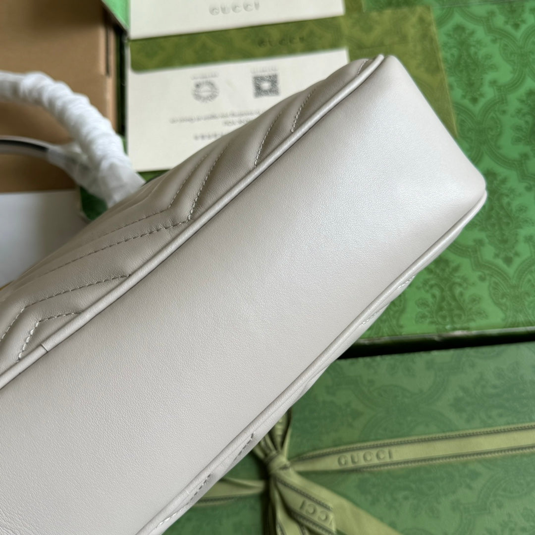 Bolso mediano GG Marmont con asa superior, 35 cm, piel de becerro color crema, herrajes dorados