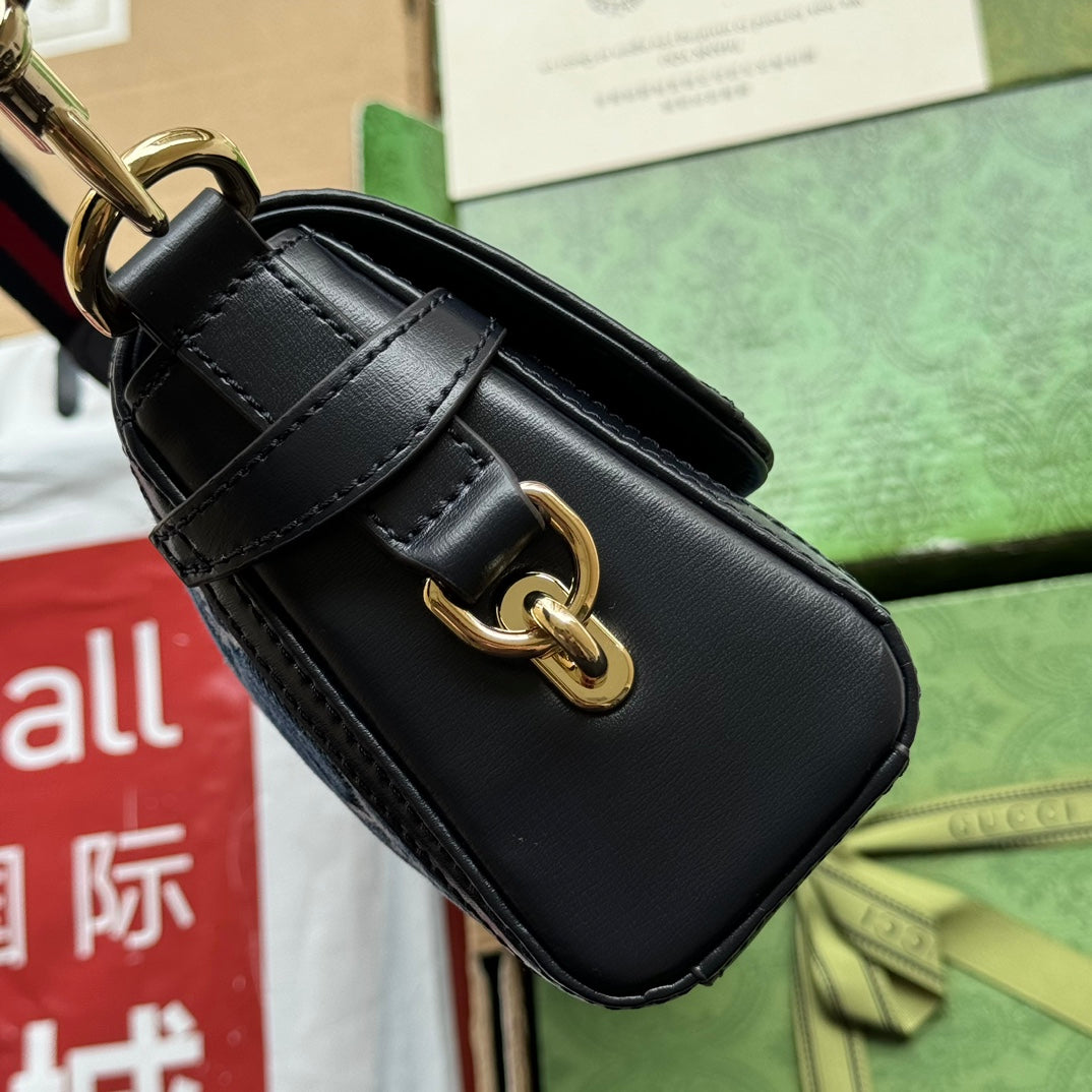 BOLSO DE HOMBRO PEQUEÑO LUCE 27 EN VAQUERO AZUL CON RELIEVE Y ADORNOS DE PIEL DE BECERRO NEGRA CON HERRAJES DORADOS