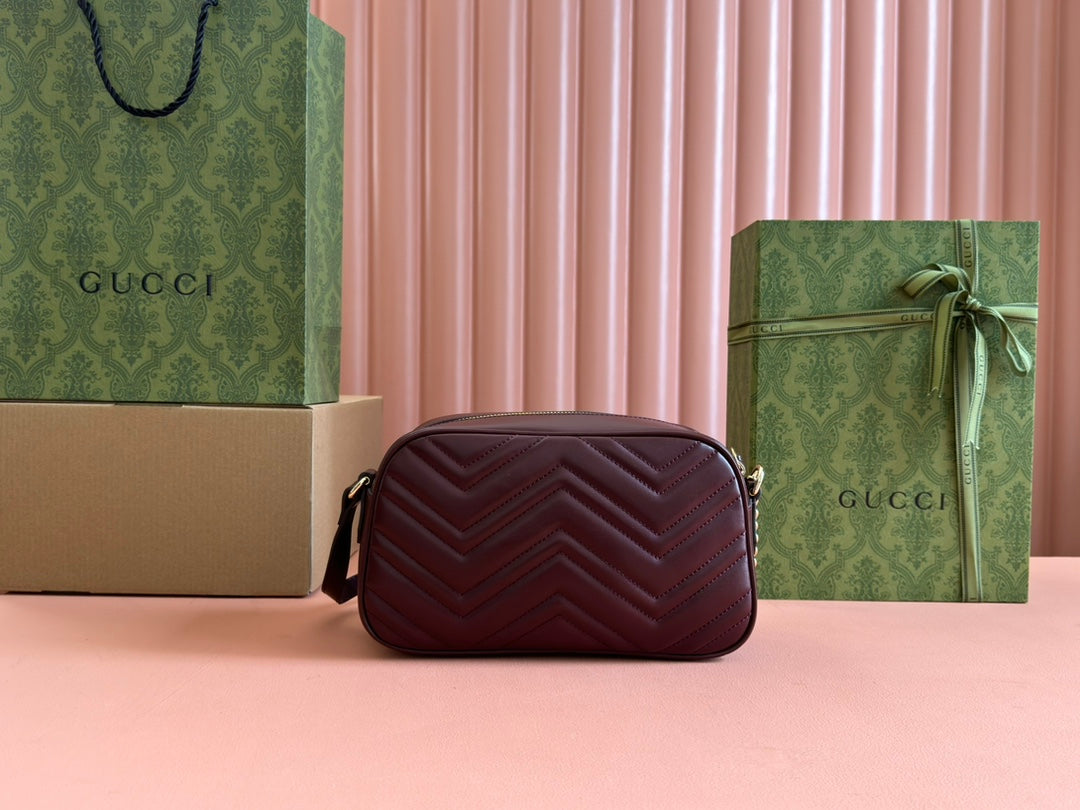 Petit sac bandoulière Marmont 24 pouces en cuir de veau rouge vin, matériel doré