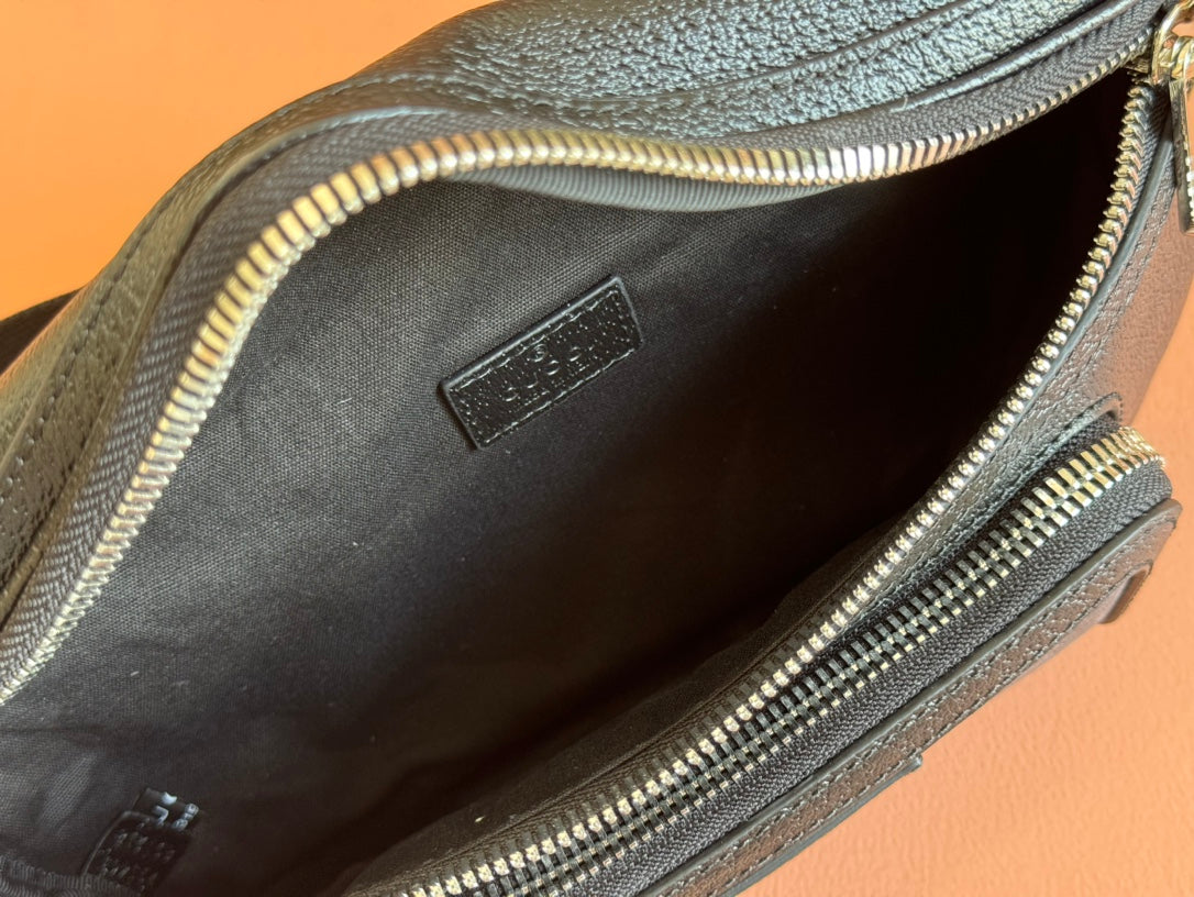 PETIT SAC BANANE 29 EN CUIR DE VEAU NOIR ET TOILE MONOGRAMME GRIS FONCÉ