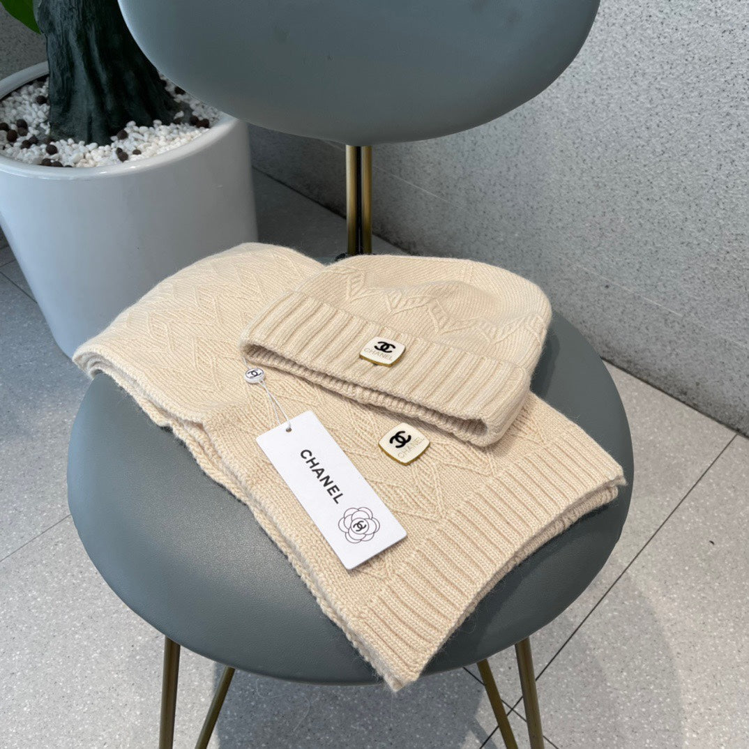 ENSEMBLE BONNET ET ÉCHARPE EN LAINE TRICOTÉE BEIGE CAMEL 420829