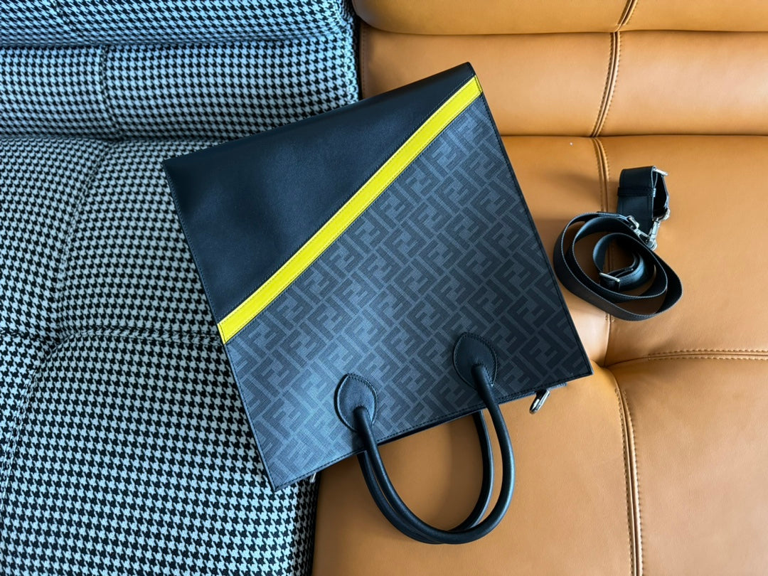 BOLSO FENDI 38 FF MONOGRAMA FF PIEL DE BECERRO NEGRA CON CORREA