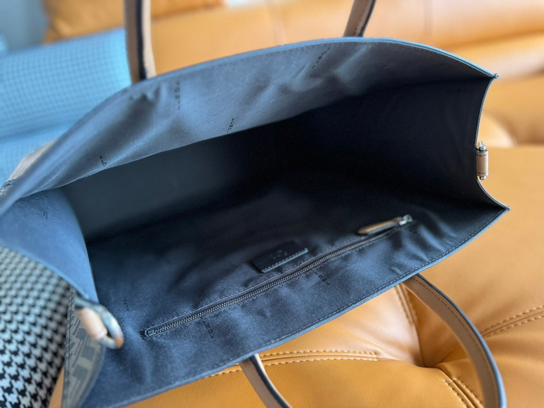 BOLSO FENDI 38 FF MONOGRAMA FF PIEL DE BECERRO MARRÓN CAMEL CON CORREA