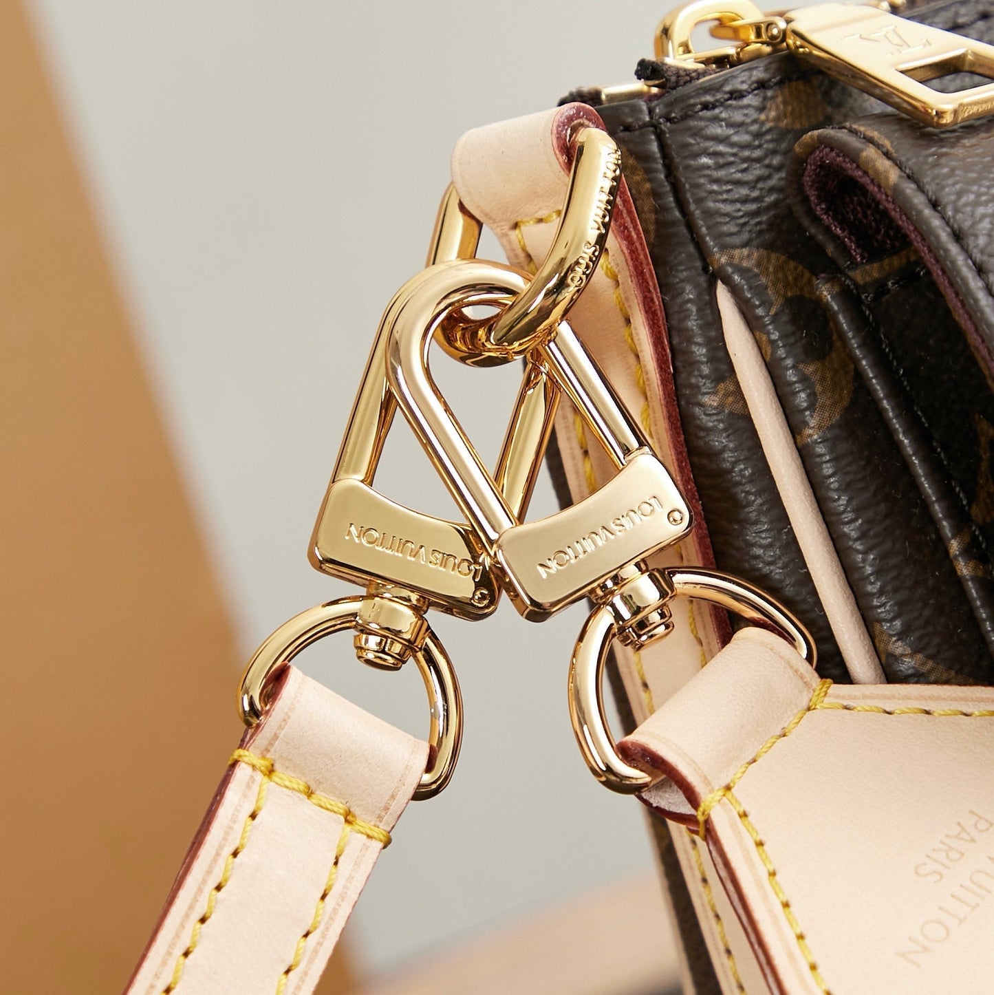 VIVACIT¨¦ 25 EN TOILE MONOGRAMME MARRON QUINCAILLERIE DORÉ