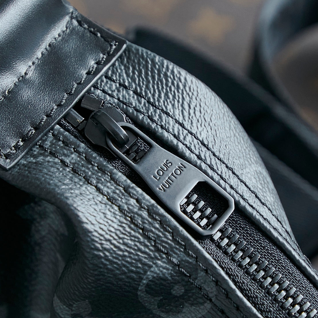 BOLSO HAMAC 28 EN LONA NEGRA MONOGRAMA ECLIPSE