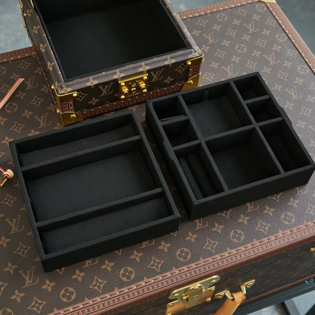 COFFRET JOAILLERIE 24 EN LONA MONOGRAMA MARRÓN OSCURO CON HERRAJES DORADOS