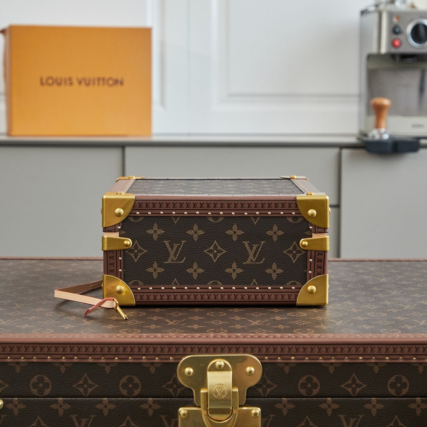 COFFRET JOAILLERIE 24 EN LONA MONOGRAMA MARRÓN OSCURO CON HERRAJES DORADOS