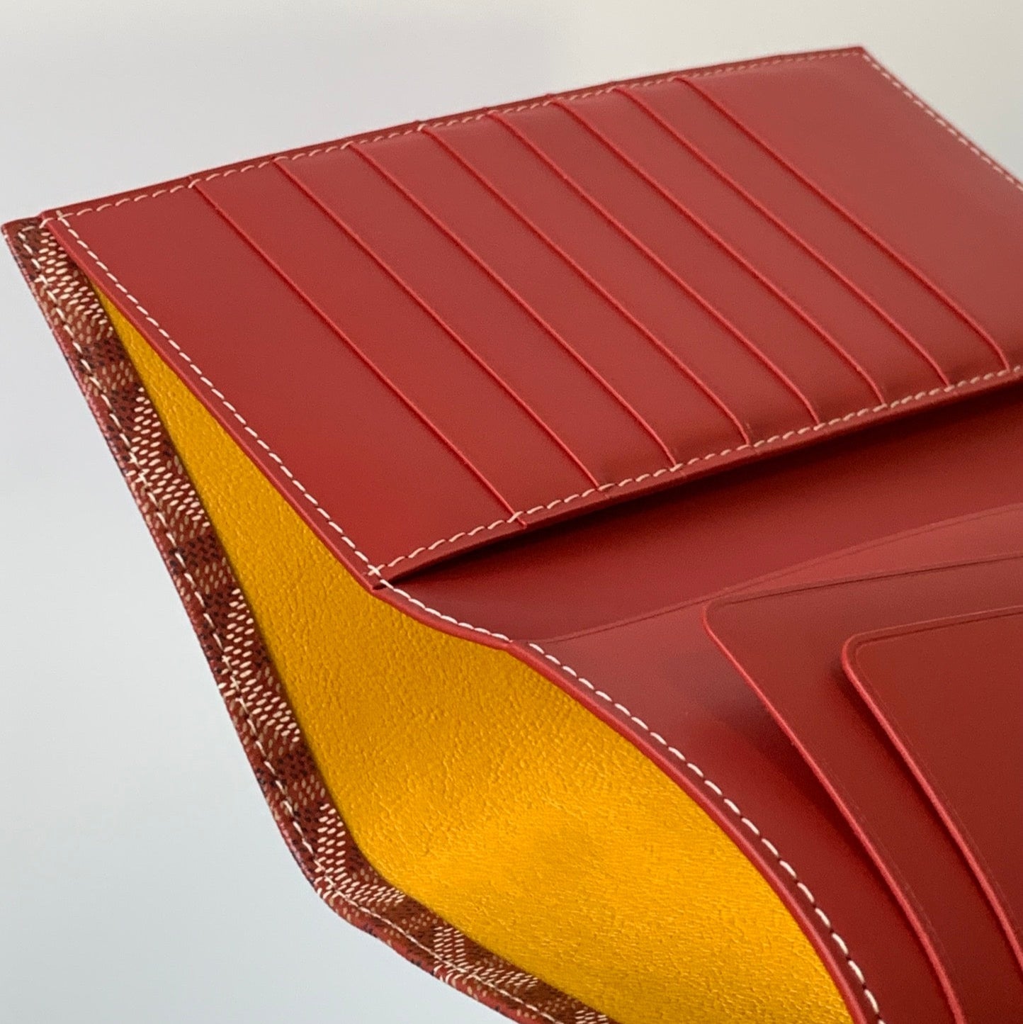 BILLETERA CHEQUERA RICHELIEU 19 EN LONA GOYARDINE ROJA PERSA Y PIEL DE BECERRO