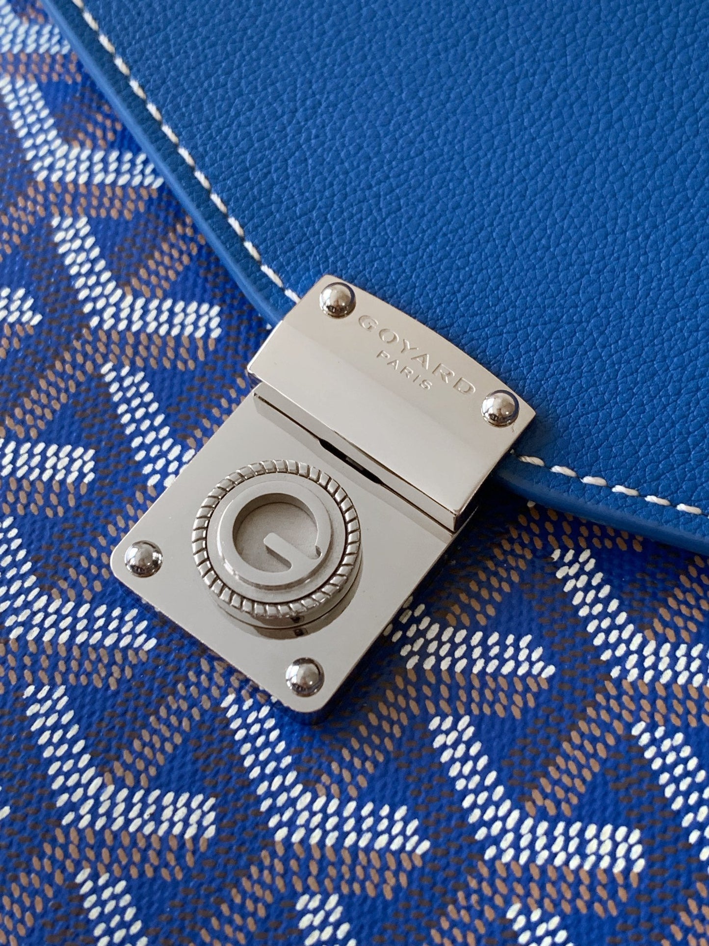 CHYPRE WALLET-POUCH 21 IN SAPPHIRE BLUE GOYARDINE CANVAS AND CALFSKIN