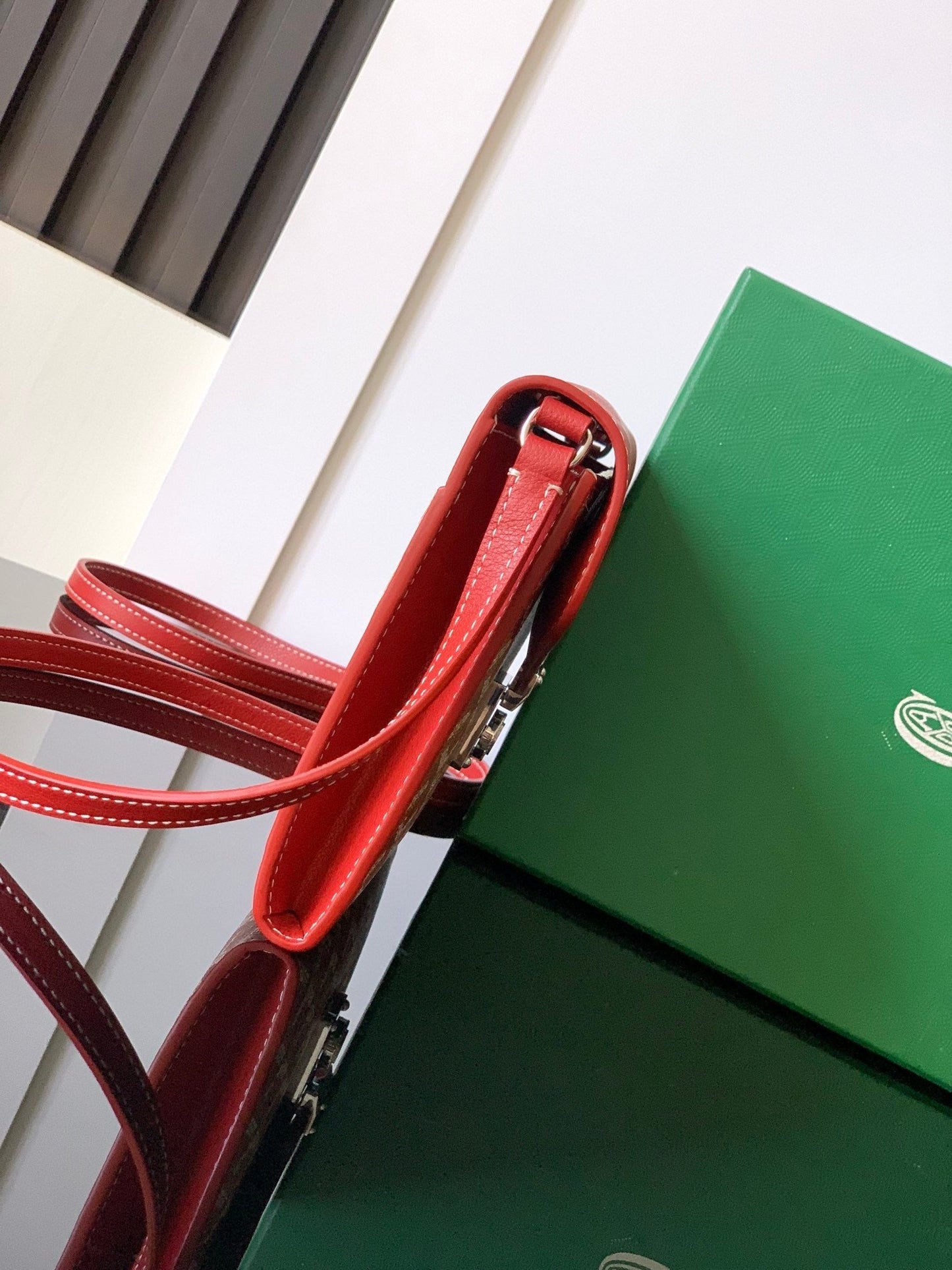 CARTERA CHIPRE 21 EN LONA GOYARDINE ROJA CLÁSICA Y PIEL DE BECERRO
