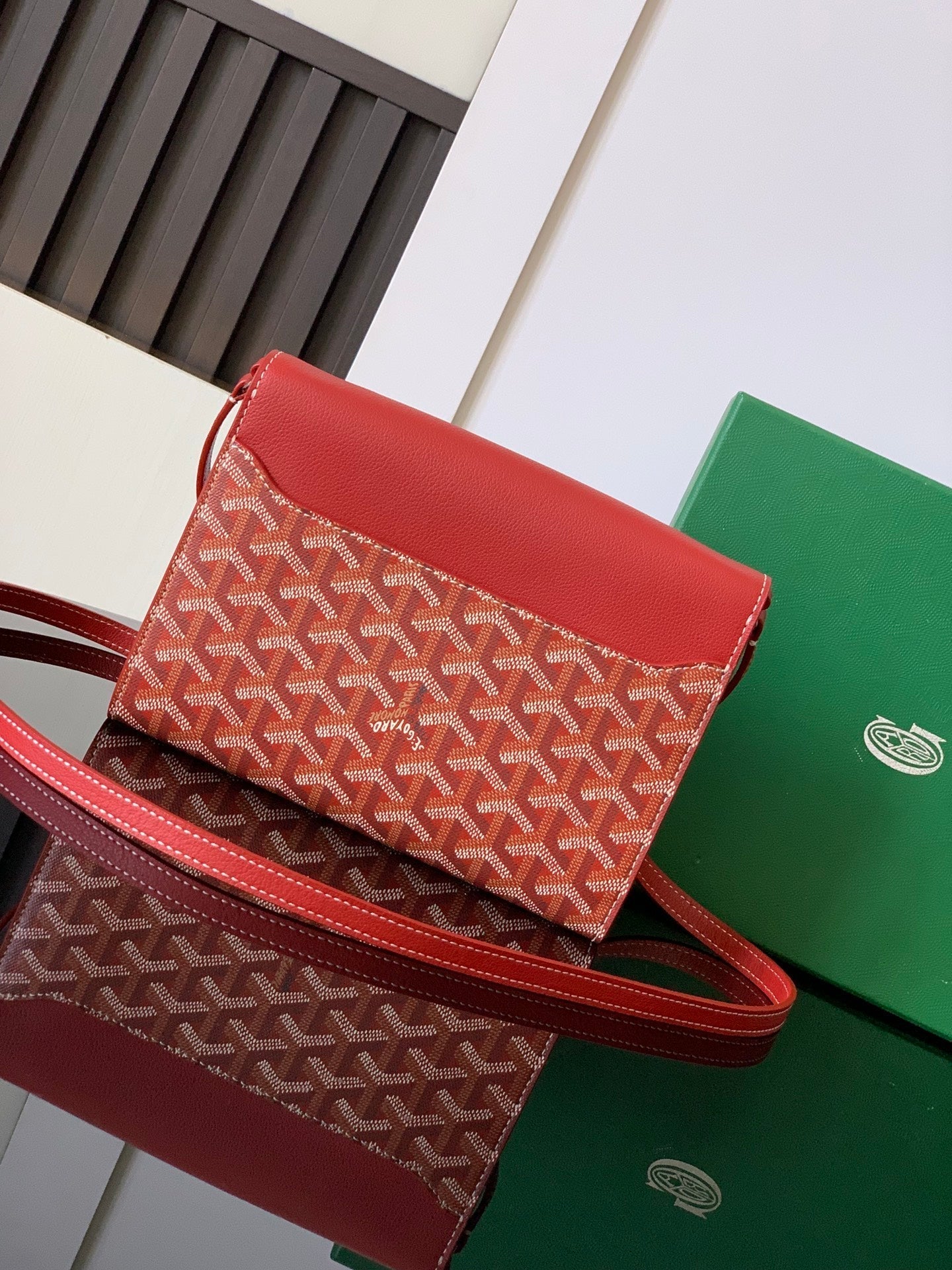 CARTERA CHIPRE 21 EN LONA GOYARDINE ROJA CLÁSICA Y PIEL DE BECERRO