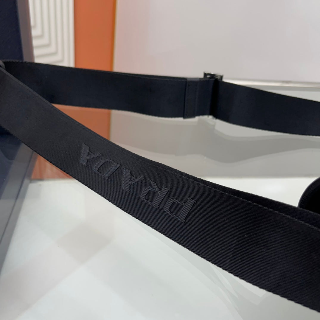 BOLSO DE HOMBRO PRA SMALL 26 EN PIEL SAFFIANO NEGRA