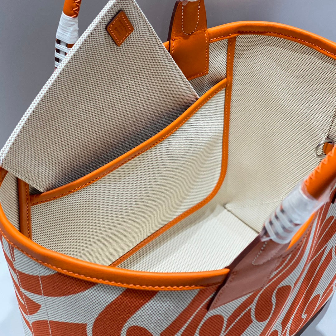 Bolso HM Steeple 28 de piel de becerro marrón y lona blanca y marrón