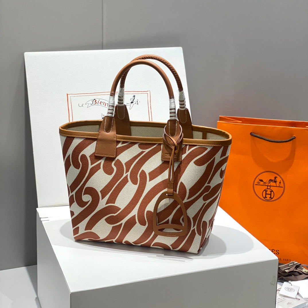 Bolso HM Steeple 28 de piel de becerro marrón y lona blanca y marrón